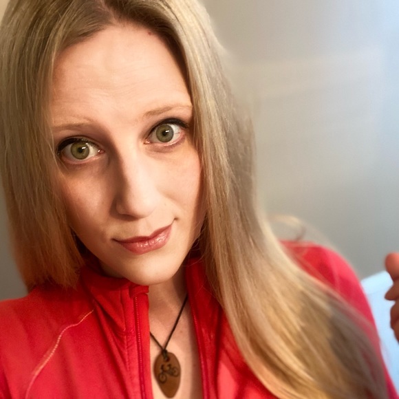 Meet your Posher, Robyn - Picture 1 of 1